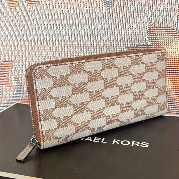 Michael Kors Men’s Women’s Cooper Tech Zip Around Continental Wallet
Cream Multi - Picture 16 of 16